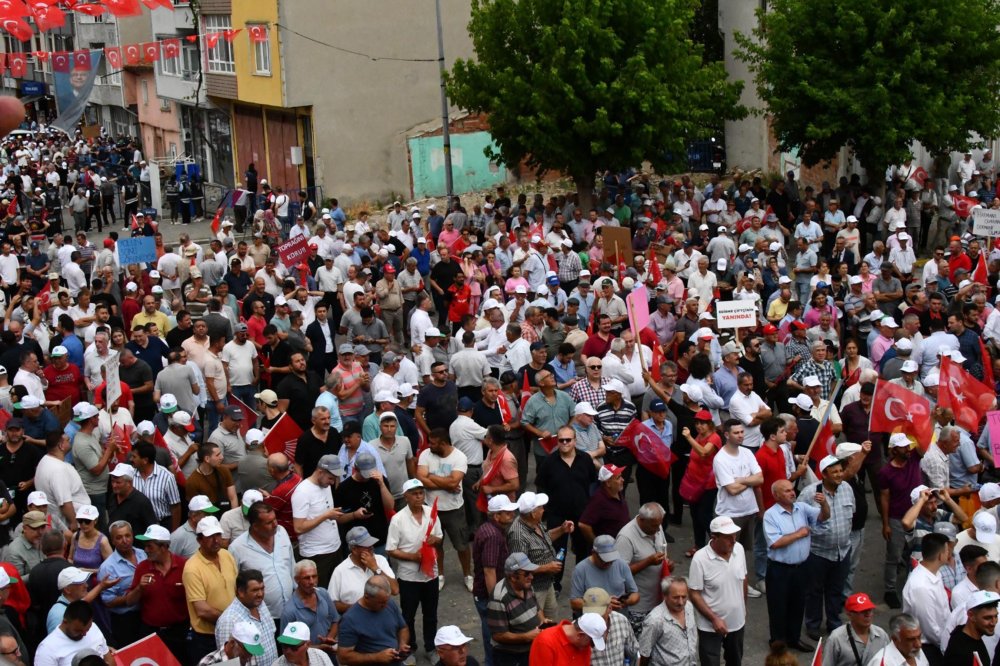 Özgür Özel "Buğday mitingi"nde konuştu! "Tweet atarak fiyat verenlere yazıklar olsun"