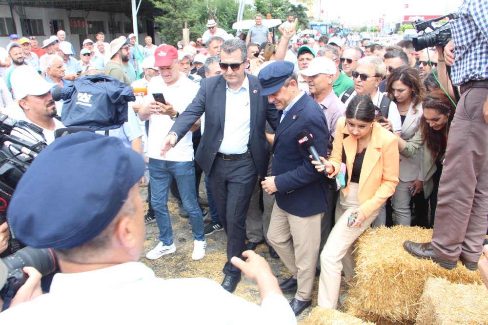 Özgür Özel "Buğday mitingi"nde konuştu! "Tweet atarak fiyat verenlere yazıklar olsun"