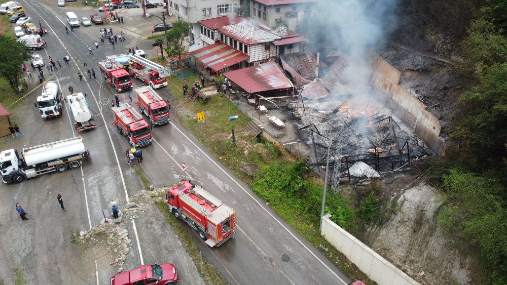 Trabzon'da feci olay! Düğün salonu alevlere teslim oldu