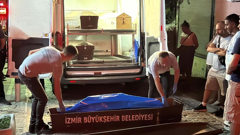 Anne zehirlendiği için hastaneye gitti, evlatları iyi diye otel odasında bıraktı