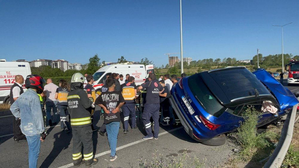 Çerkezköy'de iki otomobil kafa kafaya çarpıştı; yaralılar var