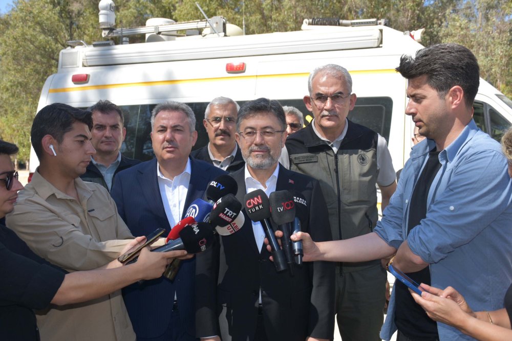 Son dakika! İzmir'deki 3 yangın kontrol altına alındı, yanan alanlar havadan görüntülendi