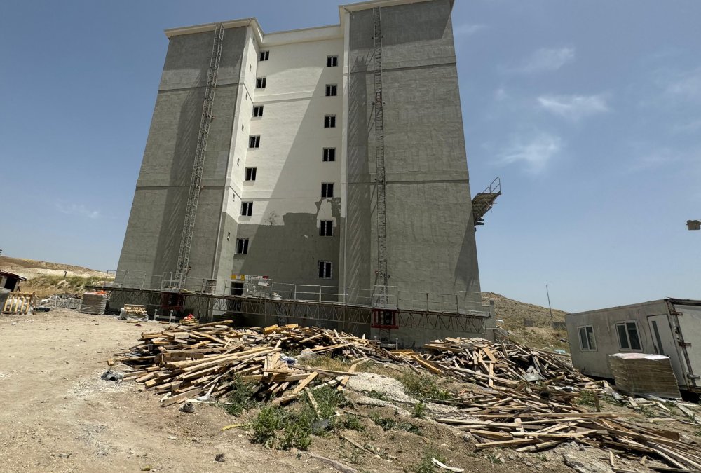 Ankara'da korkutan kaza! İnşaat iskelesi çökmesi sonucu işçiler düşerek yaralandı