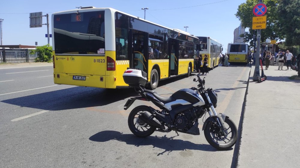 Şişli'de korkutan olay! Nöbeti geçiren motosikletli, İETT otobüsünün önüne düştü