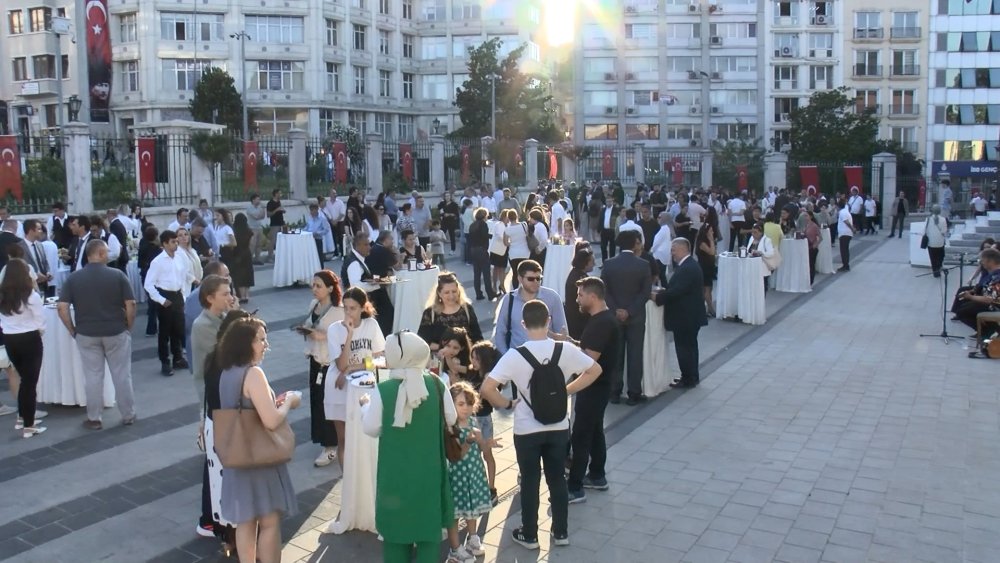 Vali Davut Gül, LGS'den 500 tam puan alan öğrenciyle buluştu