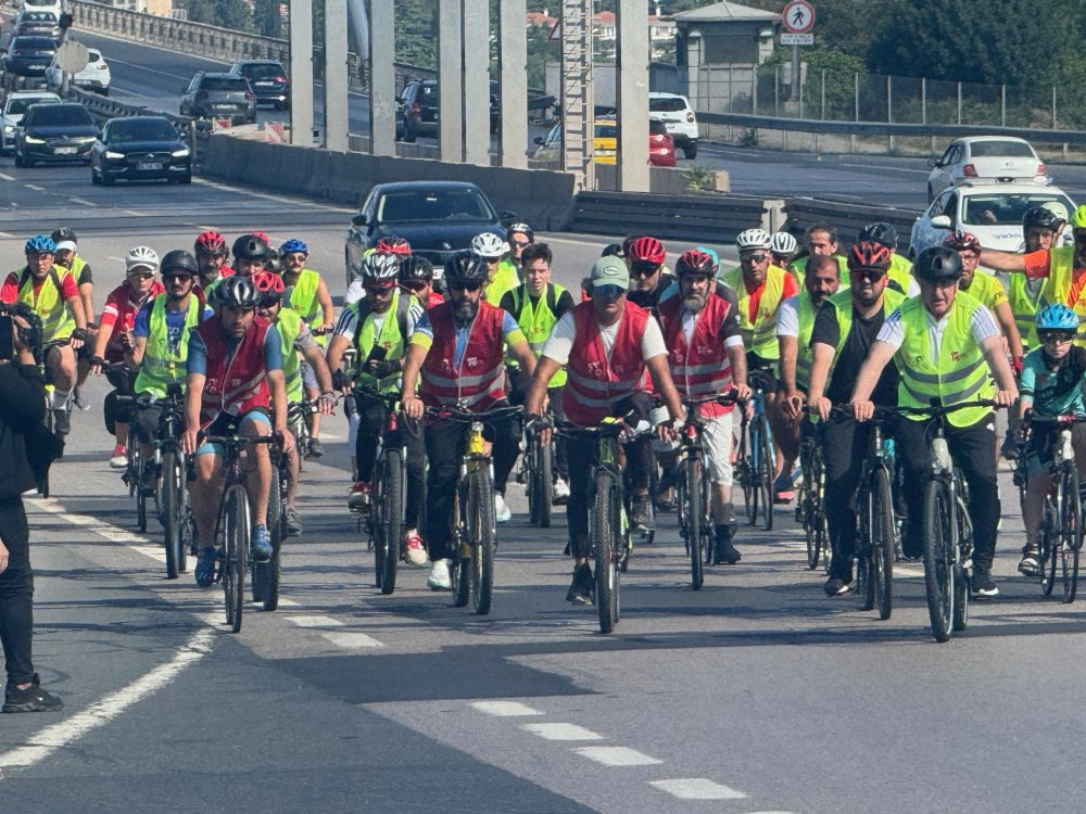 15 Temmuz Şehitler Köprüsü'nde '15 Temmuz'dan Gazze'ye Özgürlük İçin Pedal Çevir' Etkinliği