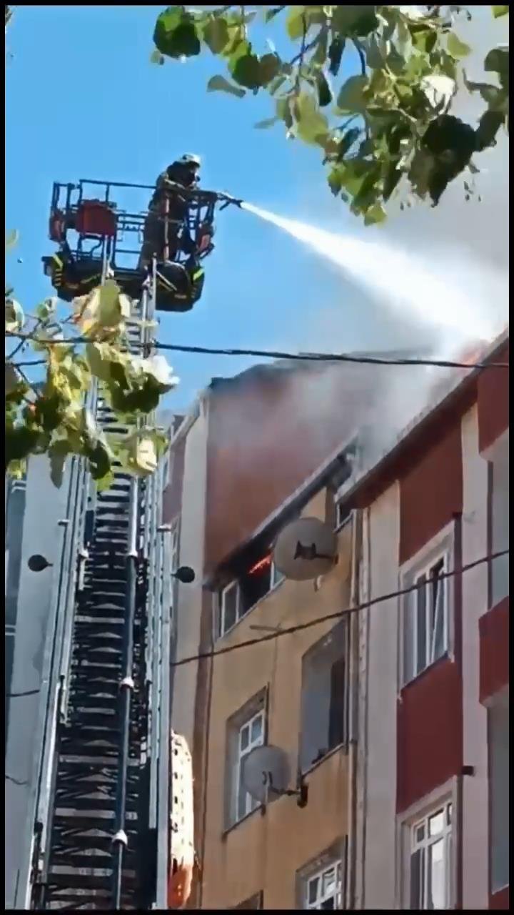 İstanbul Arnavutköy’de korkutan yangın!