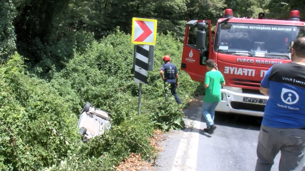 İstanbul Kemerburgaz'da takla atan otomobil ormana savruldu