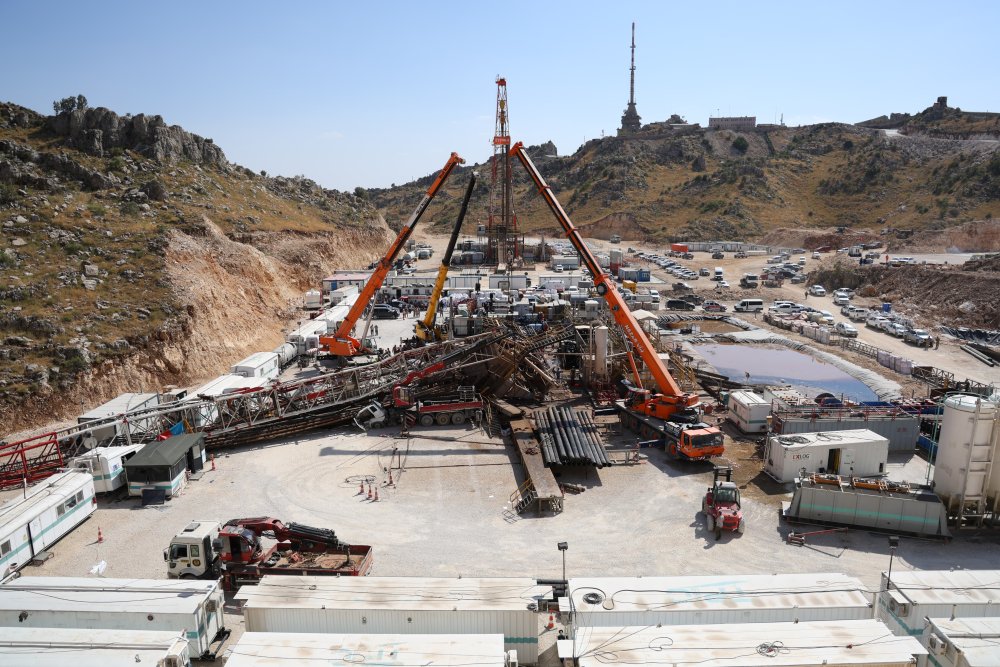 Gabar Dağı'ndaki korkunç kaza! Sondaj kulesi devrildi: ölü ve yaralılar var