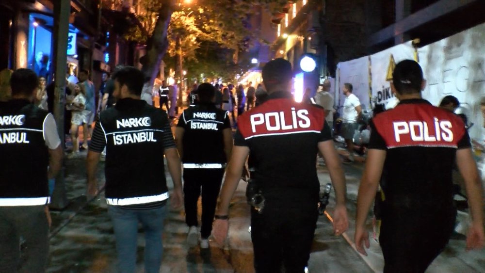 Şişli'deki 'Huzurlu Sokaklar' denetiminde işletmeciden polise tehdit!