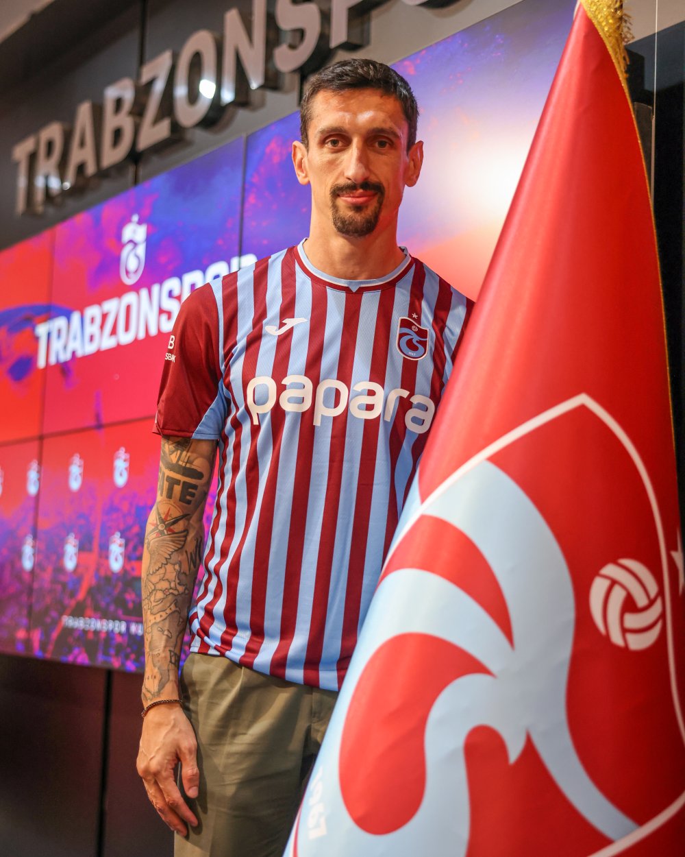 Trabzonspor'da Stefan Savic'e  imza töreni