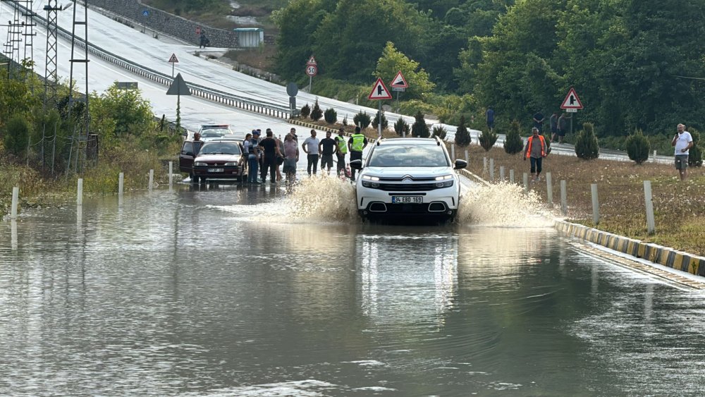 Bartın - Kastamonu Yolu taşkın nedeniyle kapandı