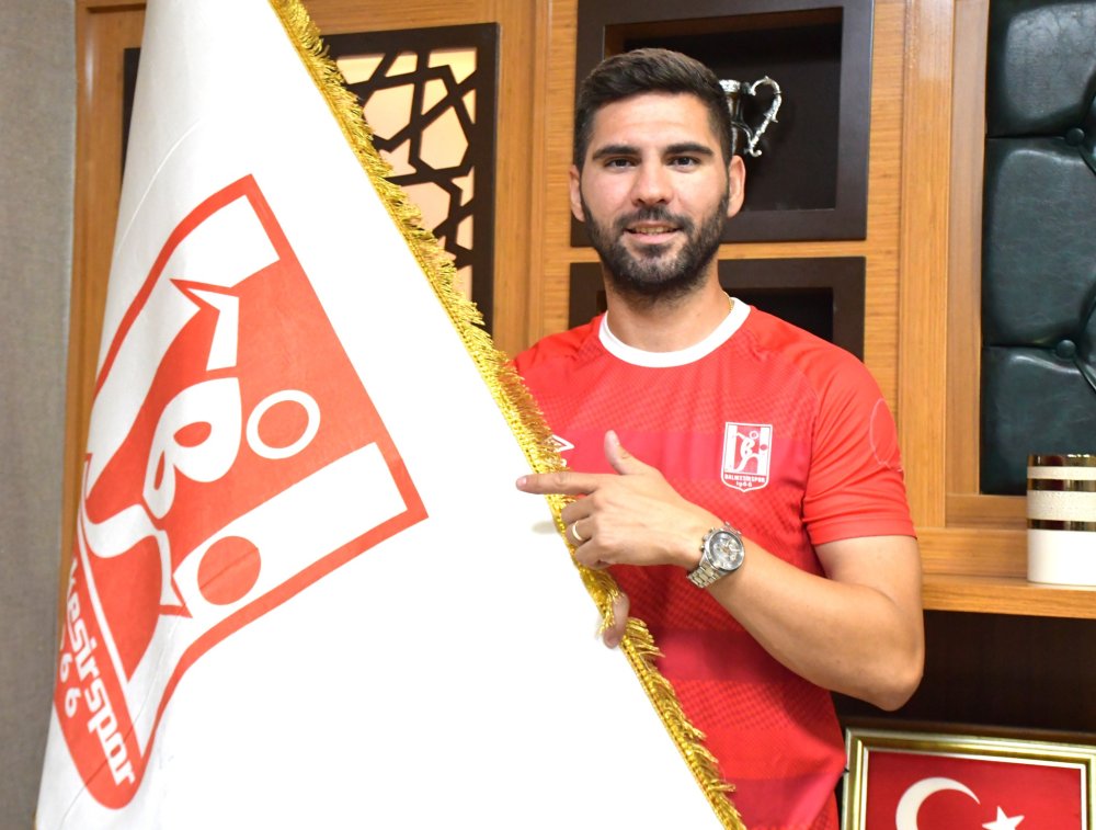 Balıkesirspor'a tecrübeli stoper Cenk Özbey transfer oldu