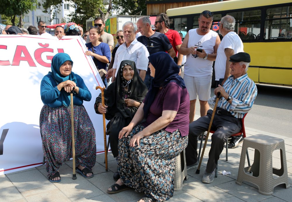 Taş ocağı istemeyen köylüler imza toplayarak tepki gösterdi