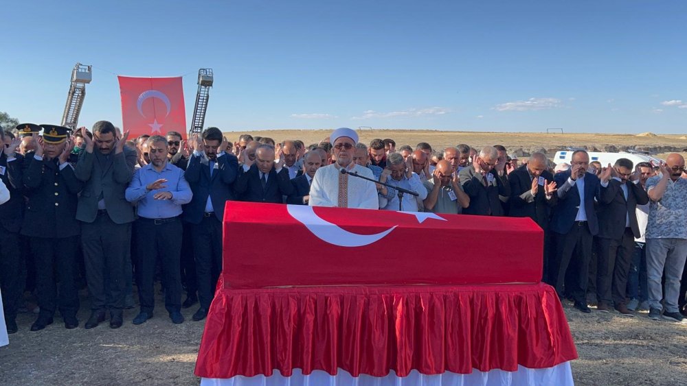 Şehit polis memuru Ahmet Şahan toprağa verildi