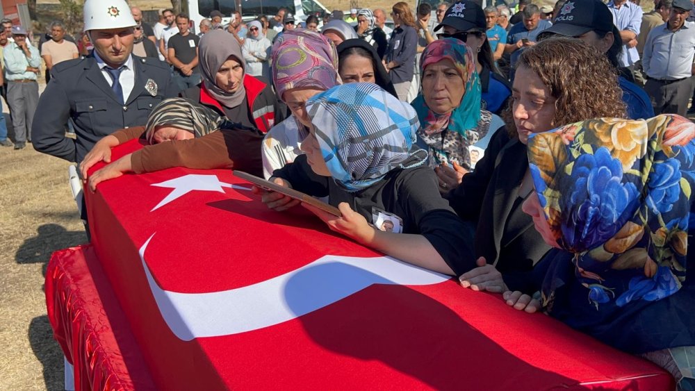 Şehit polis memuru Ahmet Şahan toprağa verildi