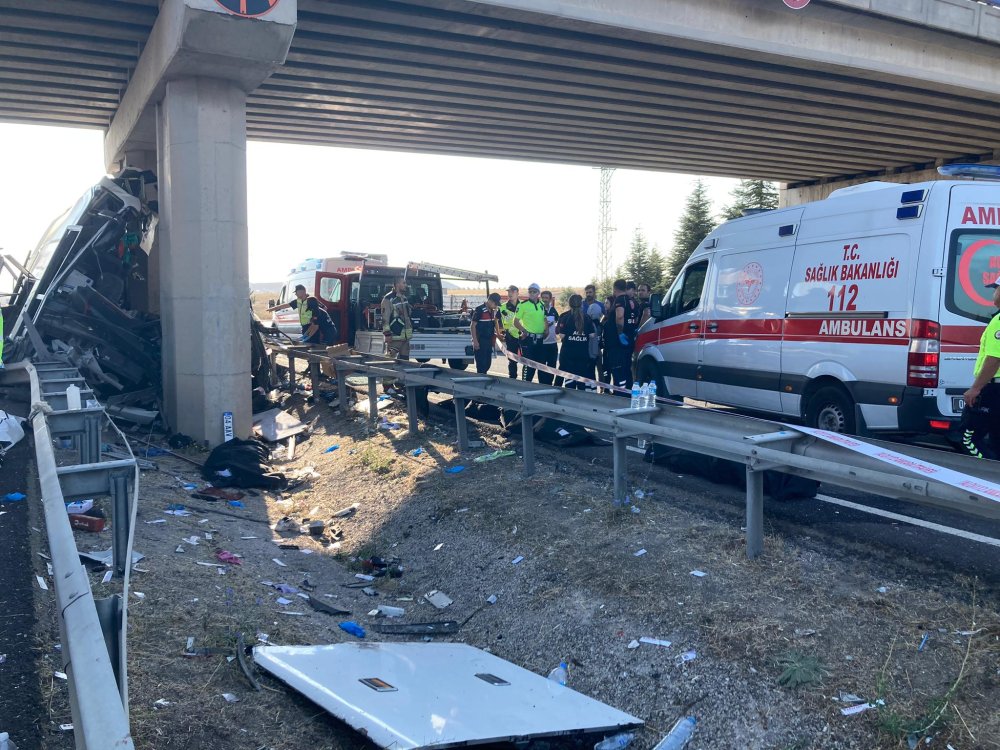 Ankara-Eskişehir kara yolunda yolcu otobüs kaza yaptı: 9 ölü, 26 yaralı