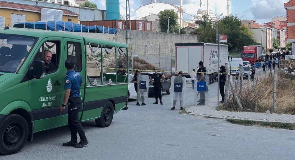 Arnavutköy'de korkunç kadın cinayeti! Boşanma aşamasındaki eşini sokak ortasında öldürdü