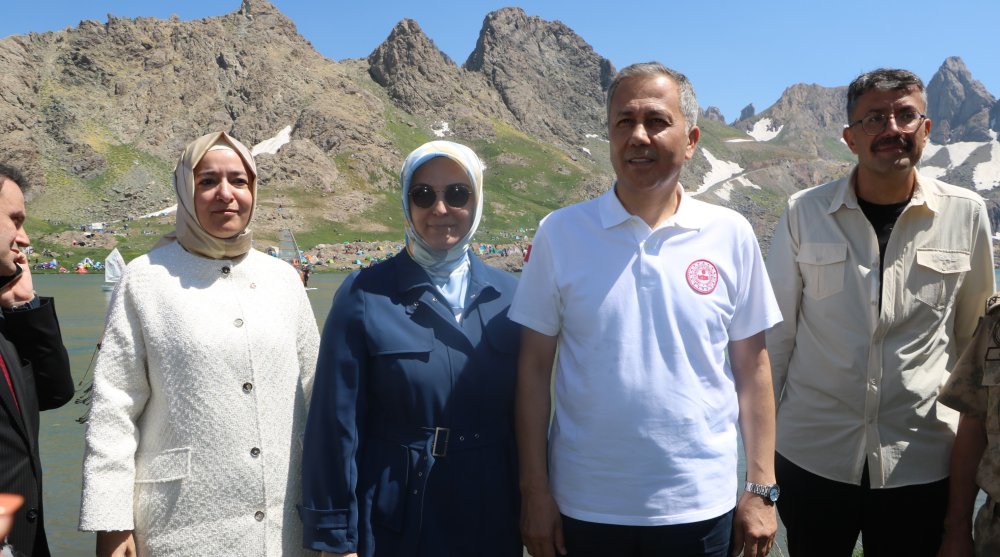 İçişleri Bakanı Yerlikaya, Hakkari'deki Cilo Festivali'ne katıldı