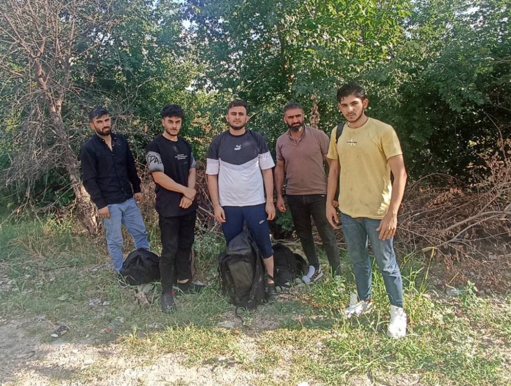 Edirne'de yurt dışına çıkmaya çalışan 19 kaçak göçmen yakalandı