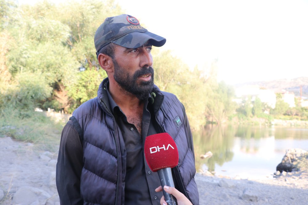 Erciyes'in eteklerinde mandaların banyosu görenleri etkiliyor