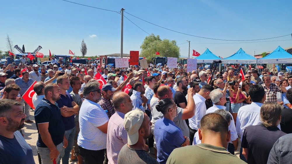 Çiftçi eylemleri bir kente daha sıçradı! Balıkesir Bandırma'da çiftçiler yol kapattı