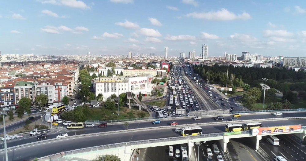 Metrobüs hattı "Beyaz Yol" yoğunluğu