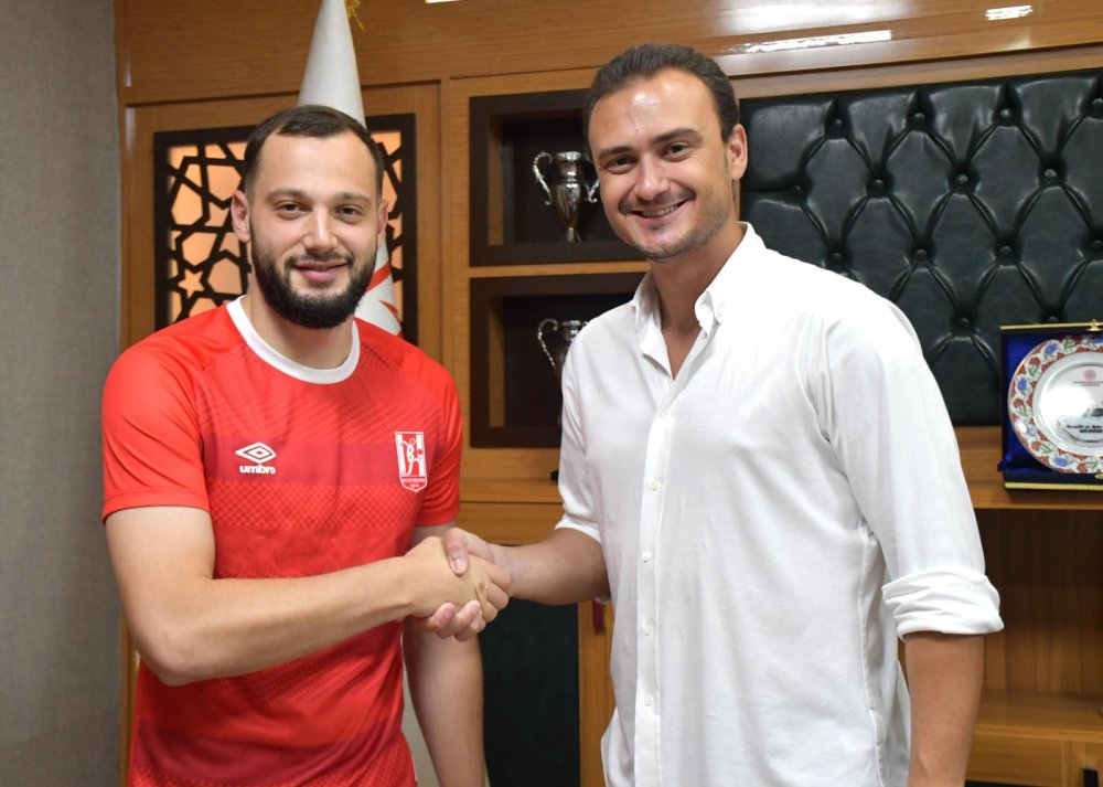 Balıkesirspor'dan orta sahaya takviye