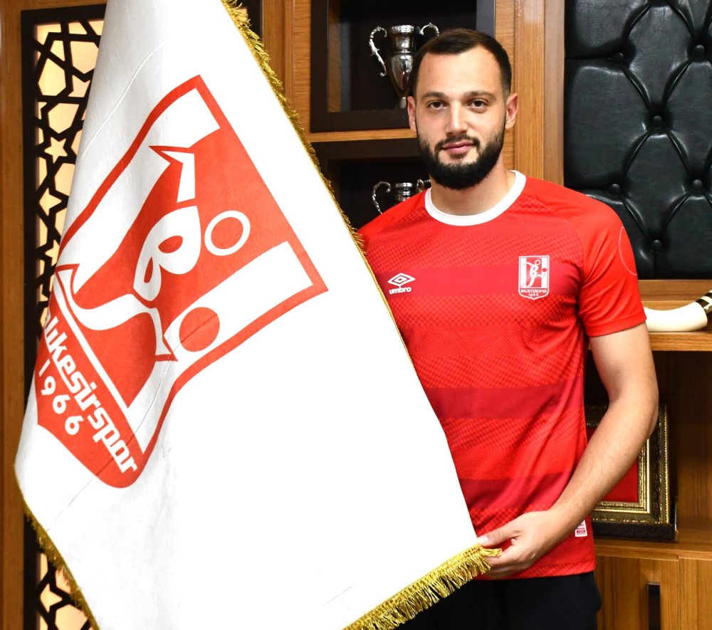 Balıkesirspor'dan orta sahaya takviye