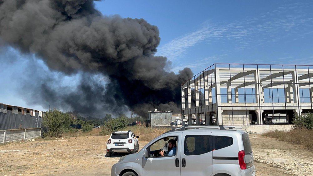 Tekirdağ'da geri dönüşüm tesisinde korkutan yangın