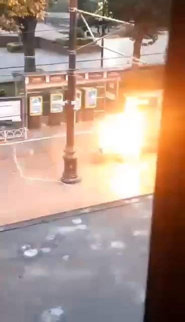 Sultanahmet'te tramvay durağında unutulan çanta panik yarattı!