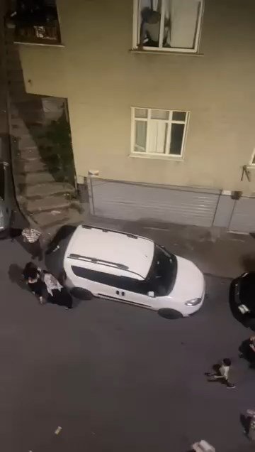 Sultangazi'de TikTok yayını yapan genç kızı, akrabaları darp etti!