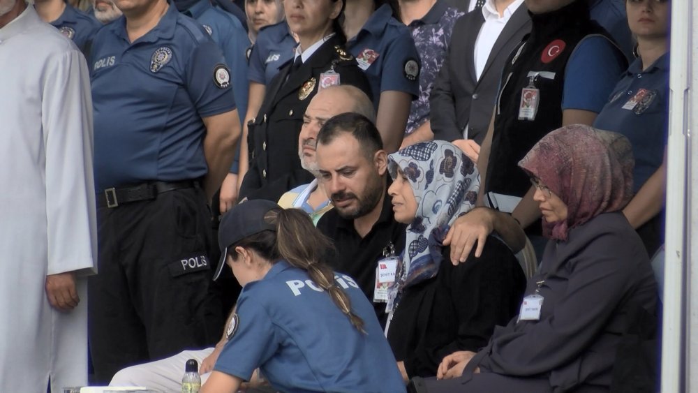 Şehit polis Peksoy için İstanbul İl Emniyet Müdürlüğü'nde tören