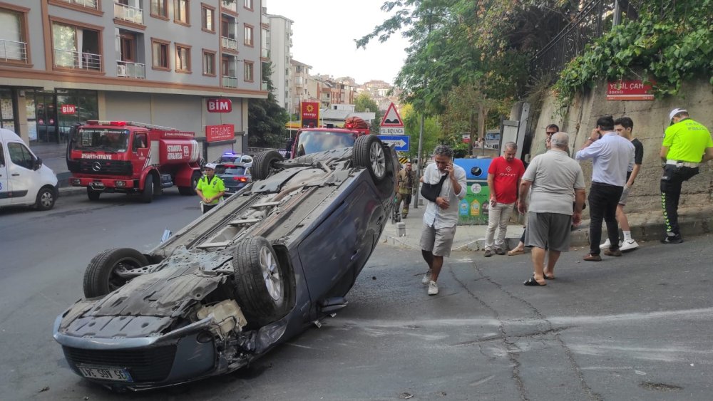 Şişli’de takla atan otomobilden yara almadan kurtuldu