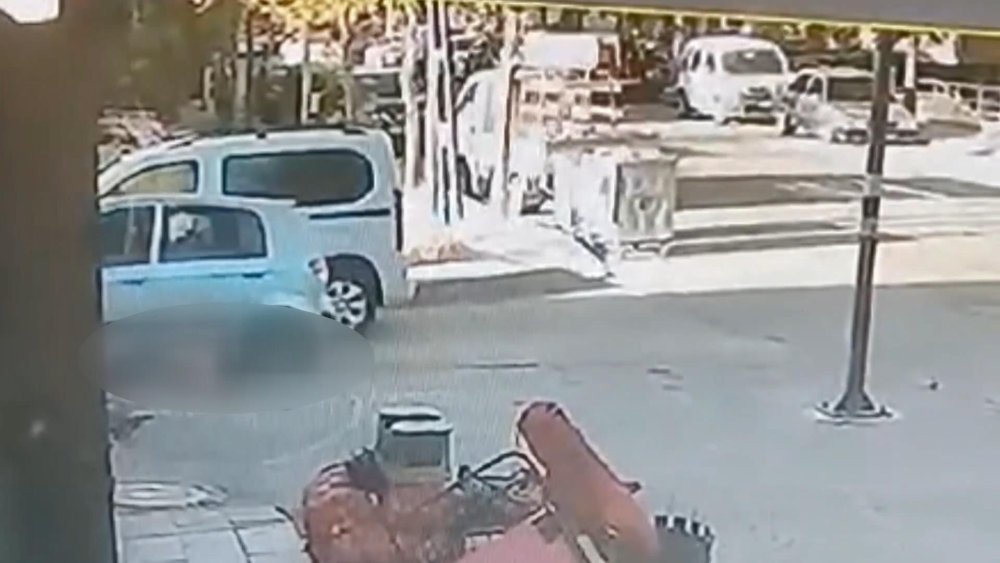 Beylikdüzü'nde dehşete düşüren kaza! 4 çocuğu otomobil ezdi