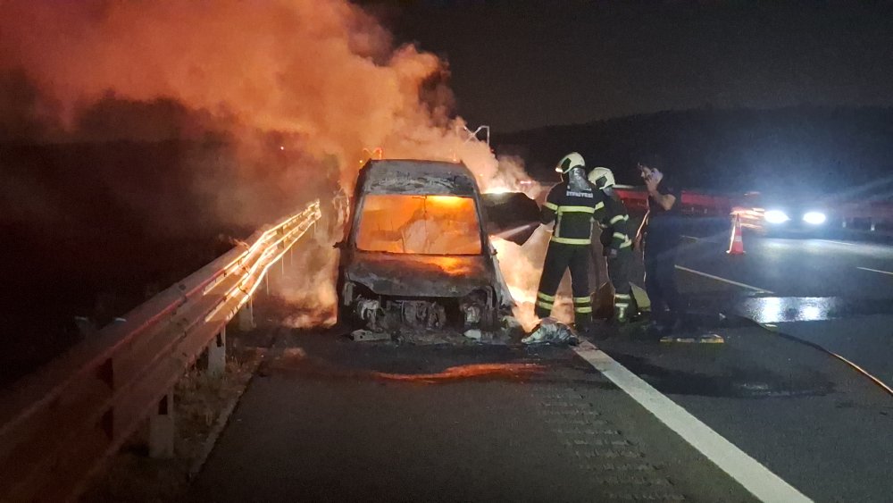 Kuzey Marmara Otoyolu'nda hafif ticari araçta yangın çıktı