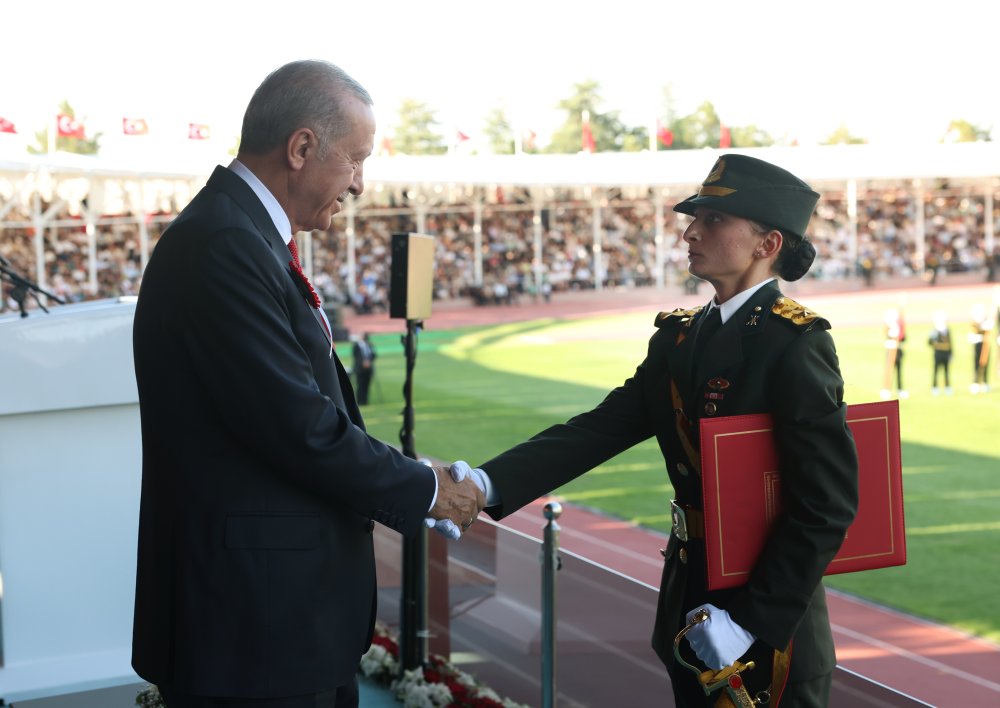 Cumhurbaşkanı Erdoğan: FETÖ'cü hainlerin ordumuzda açtığı tahribatı telafi ettik