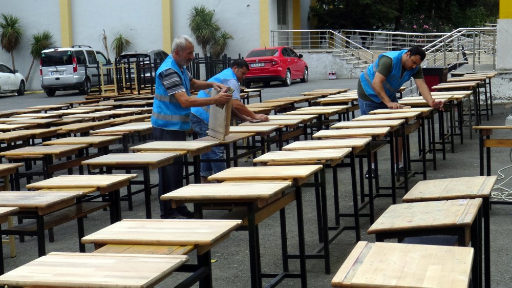 Hükümlüler, 13 okulun sınıflarını boyayarak yenileme çalışmalarına katıldı