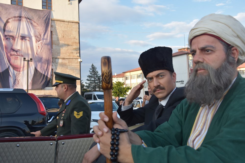 Sivas Kongresi'nin yıldönümünde Atatürk'ün gelişi temsilen canlandırıldı