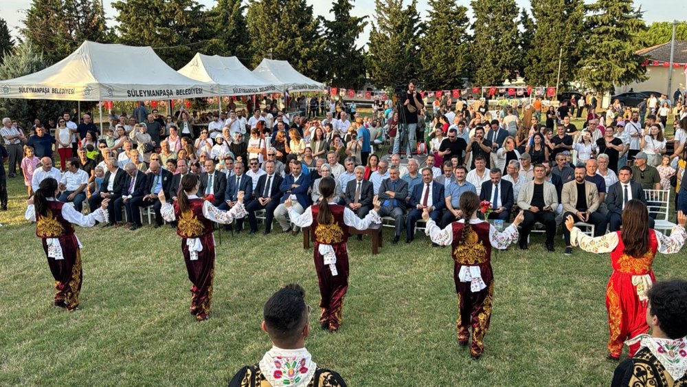 Bağ Bozumu Şenliği başladı, tarlalarda üzümler toplandı