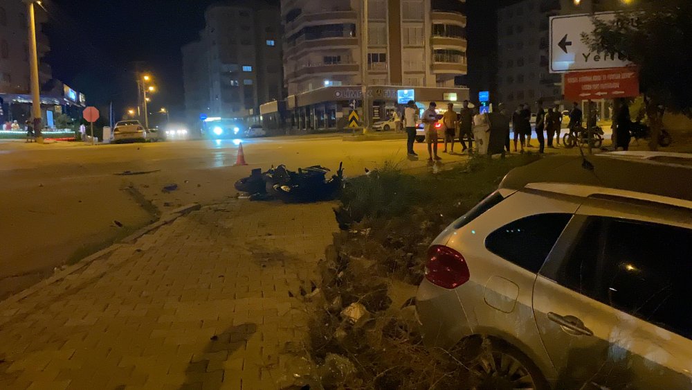 Adana'da otomobil ile motosiklet kazasında 1 kişi yaralandı