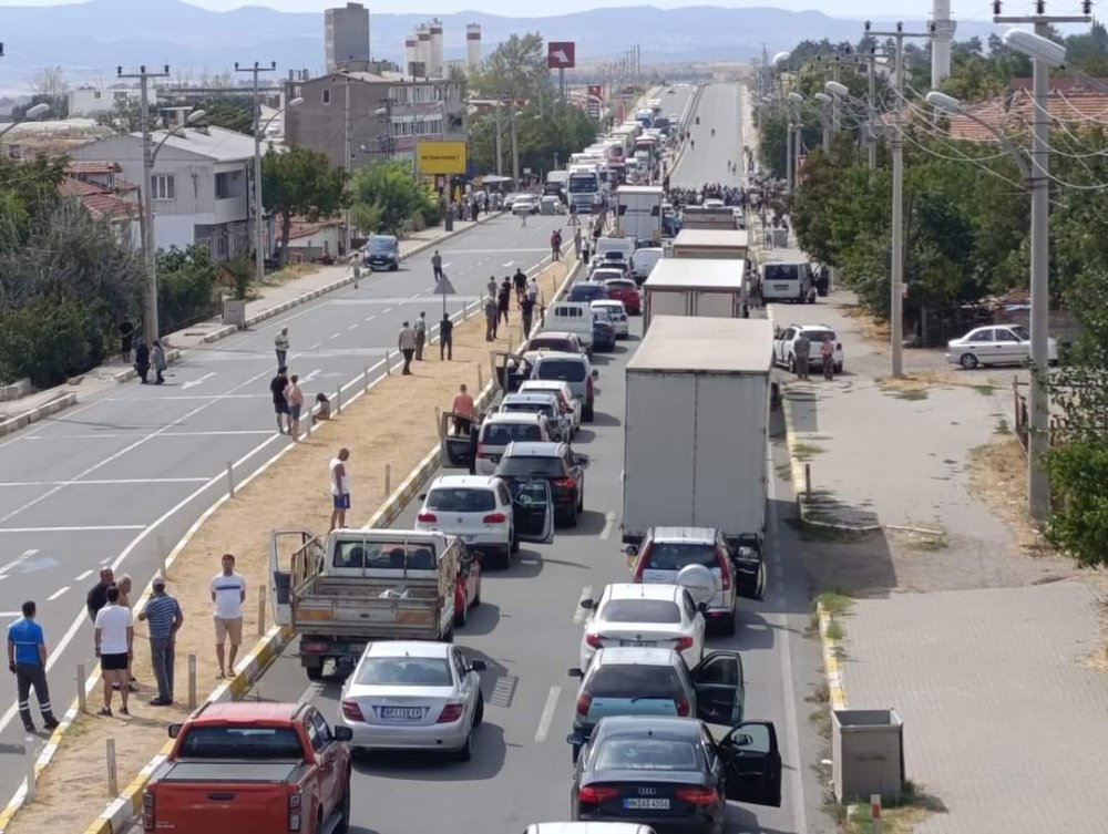 Engelli yayaya çarpan sürücü kaçtı, mahalleli yolu kapatarak protesto etti