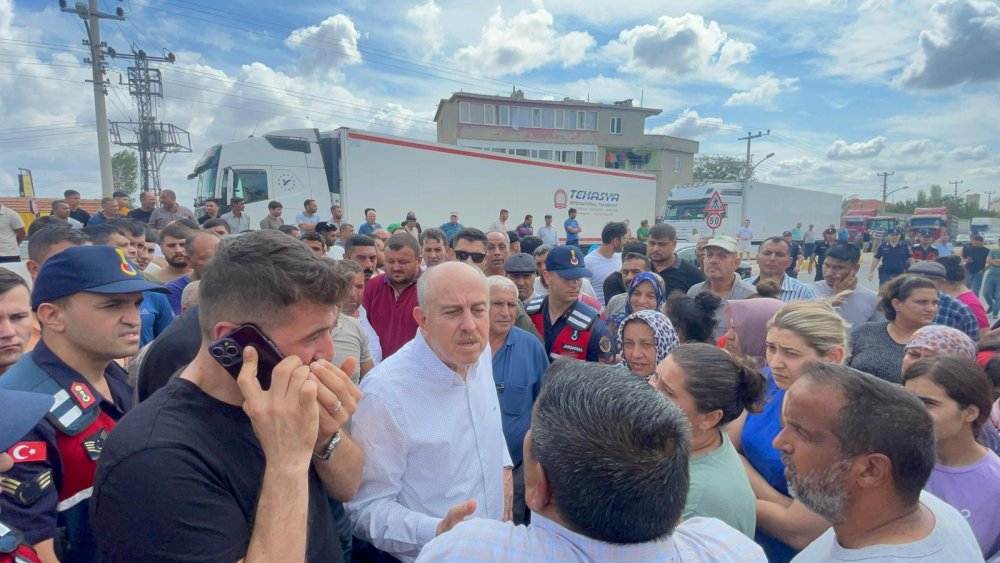 Engelli yayaya çarpan sürücü kaçtı, mahalleli yolu kapatarak protesto etti