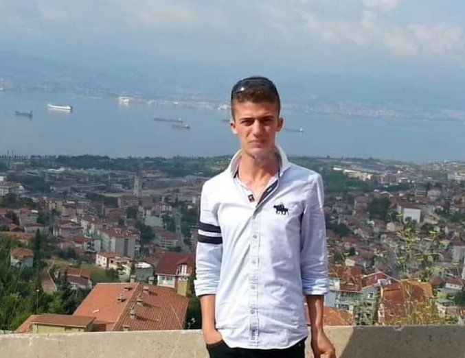 Kocaeli'de, kafede silahlı kavgada ölen 2 kardeş toprağa verildi