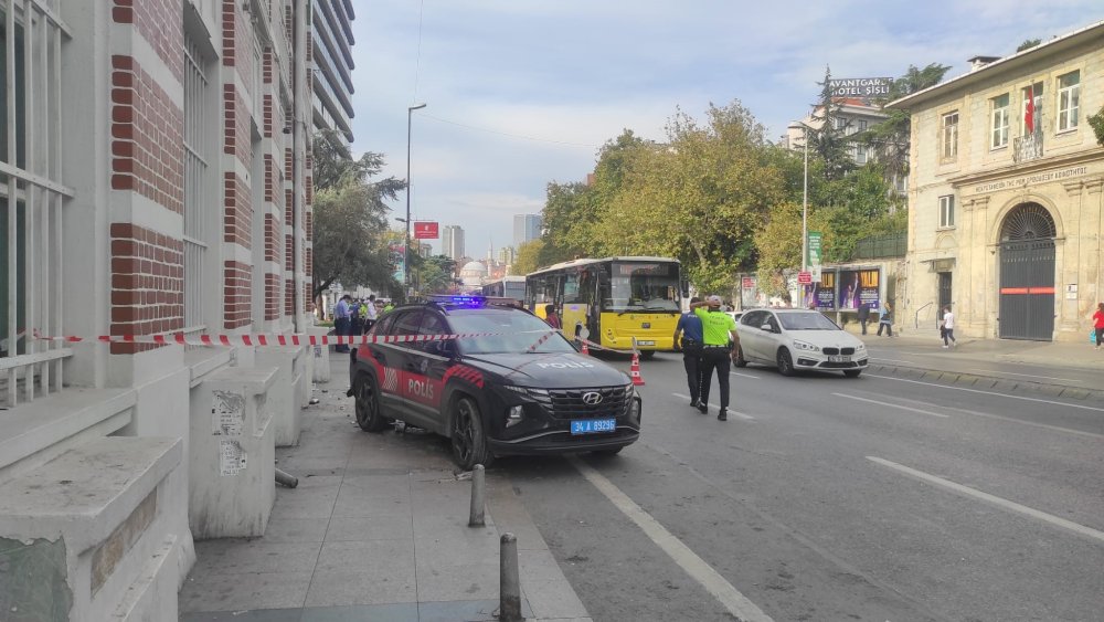 Şişli'de polis aracı kaldırımdaki iki kadına çarptı: 1 ölü