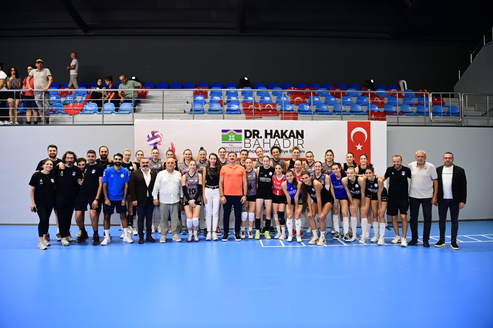 Bahçelievler Belediyesi ev sahipliğinde Cumhuriyet Kupası Kadınlar Voleybol Turnuvası başladı