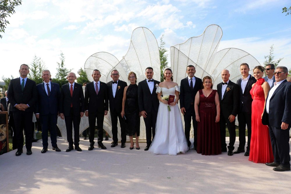 Özgür Özel ve Kemal Kılıçdaroğlu bir araya geldi: Nikah şahidi oldular