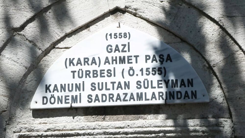 İstanbul Topkapı'daki Mimar Sinan'ın türbesinin hali içler acısı!