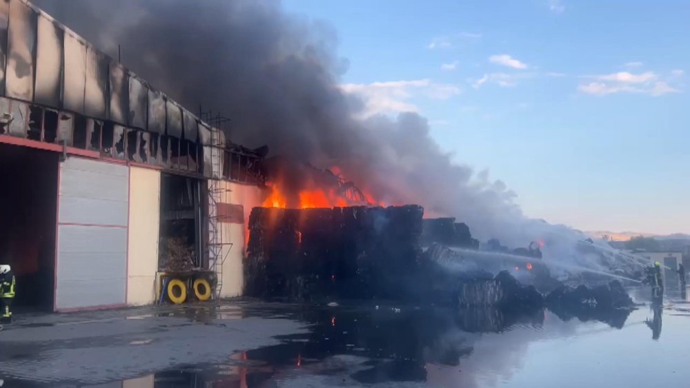 Kayseri'de keçe fabrikasında büyük yangın!