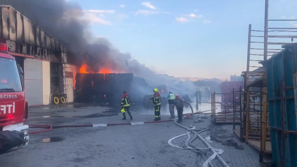 Kayseri'de keçe fabrikasında büyük yangın!